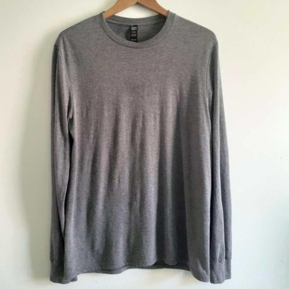 Perfect Tri Disctrict Long Sleeved Solid Gray Cotton Blend Crewneck Top M